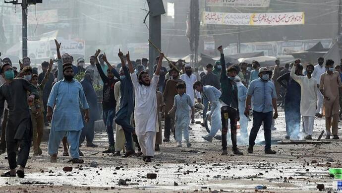 पाकिस्तान ने लगाया तहरीक-ए-लब्बैक पर प्रतिबंध, Anti-Terrorism act के तहत कार्रवाई