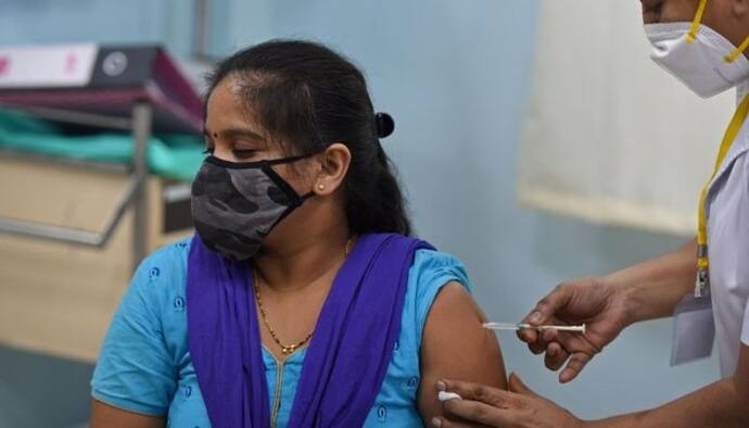 दुनिया के 7वें सबसे संक्रमित देश यूके में वैक्सीनेशन के बाद घटी मौतें, भारत को भी उम्मीद