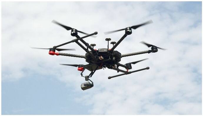 जम्मू में दो अलग-अलग मिलिट्री क्षेत्रों में दिखाई दिए ड्रोन, सेना की 25 राउंड फायरिंग से टला बड़ा खतरा