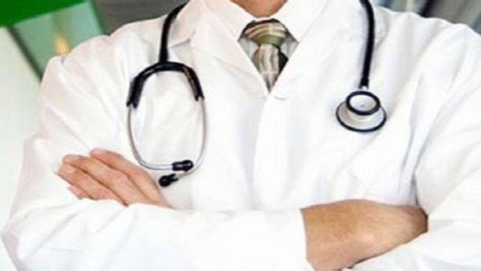 यूपी में बाहर से दवा लिखने वाले सरकारी डॉक्टरों पर होगी सख्त कार्रवाई, सीएमओ व सीएमएस को निर्देश जारी 