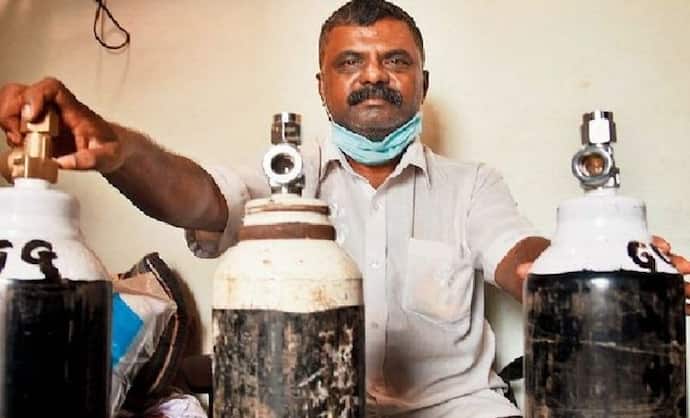 मुंबई का असली होरी: 5 साल से बेड पर है बीवी, फिर भी पत्नी के गहने बेच फ्री बांट रहा ऑक्सीजन सिलेंडर