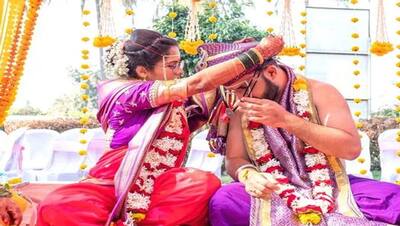 जब शादी में दुल्हन ने दूल्हे को पहनाया मंगलसूत्र, देखते ही दंग रह गए लोग, सोशल मीडिया पर वायरल हुई तस्वीर