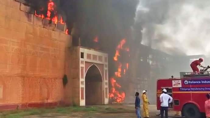 Big Update:  मुंबई के पास कर्जत में नितिन देसाई के ND स्टूडियो में लगी आग, जोधा-अकबर का सेट जलकर खाक
