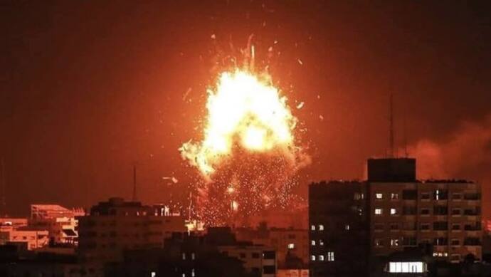 इजराइल ने एयरस्ट्राइक कर हमास के चीफ का घर तबाह किया; नेतन्याहू बोले- ये लड़ाई आतंक के खिलाफ
