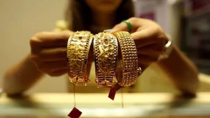 Gold Price Today-সোমবারেও স্বস্তি মিলল না সোনার দামে,বিয়ের মরশুমে ক্রমশ দামী হচ্ছে সোনালী ধাতু
