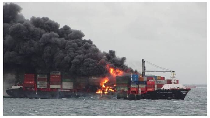 fire in Container ship MV X-Press Pearl