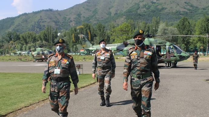 कश्मीर दौरे पर पहुंचे आर्मी चीफ नरवणे, सुरक्षा स्थिति का लेंगे जायजा; LOC पर सीजफायर के 100 दिन पूरे