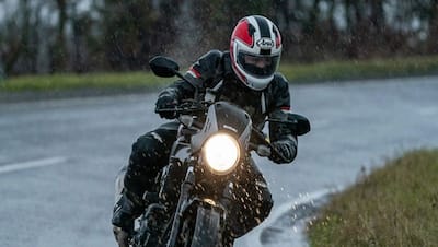 बारिश में कार और बाइक चलाते समय इन 5 बातों का रखें ध्यान, सुरक्षित पहुंचेंगे घर