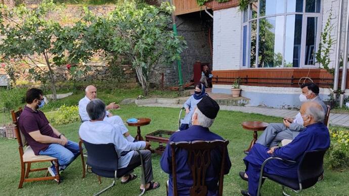 जम्मू-कश्मीर: राजनीतिक दलों से बातचीत की तैयारी में केंद्र; गुपकार भी होगा शामिल, चुनाव पर हो सकती है चर्चा