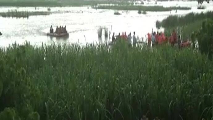 बीच नदी में बंद हुआ नाव का इंजन, 150 लोग थे सवार, NDRF ने रात में रेस्‍क्‍यू कर बचाया