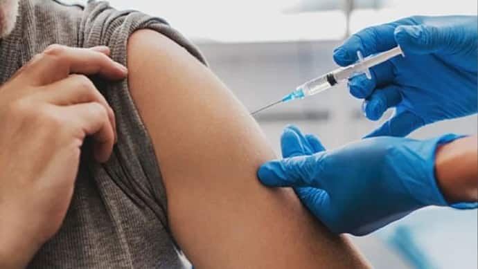 ICMR की रिपोर्ट: जिन्होंने वैक्सीन की दोनों डोज लगवा ली हैं, उनके अस्पताल में भर्ती होने की आशंका बेहद कम