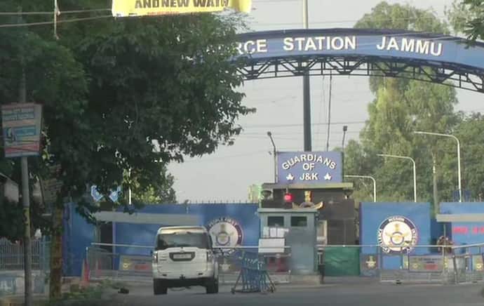 जम्मू: एयरफोर्स स्टेशन पर पहली बार पाकिस्तान से आए ड्रोन से हमला, संदिग्ध से पूछताछ