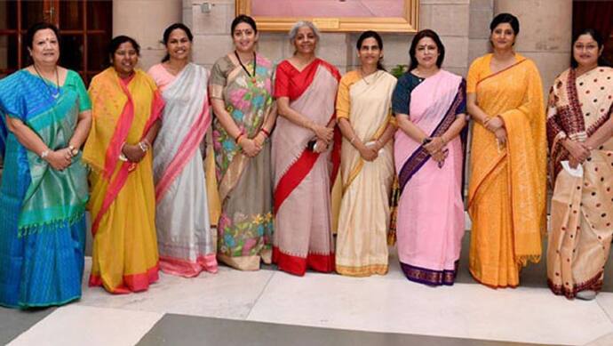 मोदी कैबिनेट की पहली मीटिंग आज, टीम में पहली बार 11 महिला मंत्री शामिल, साड़ी में दिखी भारत की 'नारी शक्ति'