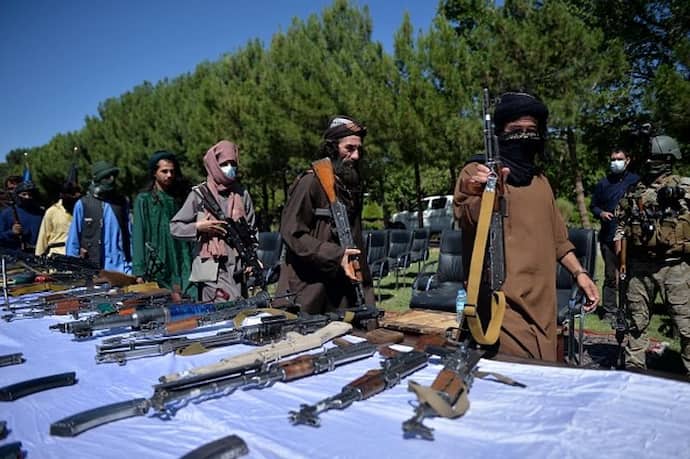 पाकिस्तान ने तालिबान की मदद को भेजे दस हजार आतंकवादी, पाक सैन्य अधिकारी मारा गया