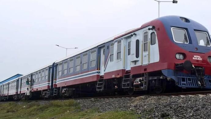 गणेश चतुर्थी पर खास तैयारी: मुंबई से कोंकण जाने के लिए चलेंगी स्पेशल ट्रेनें, जानें क्यों पड़ी इसकी जरूरत