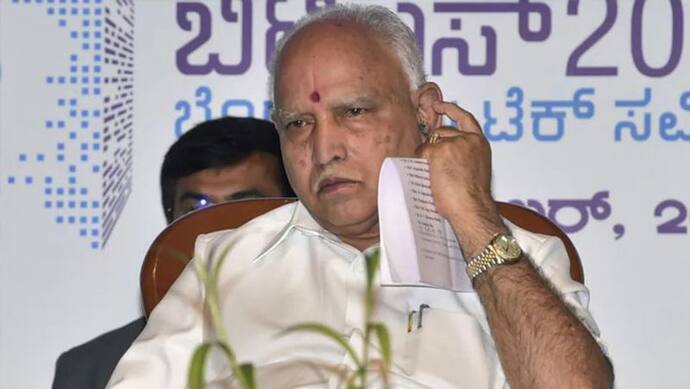 कर्नाटक के CM येदियुरप्पा ने दिया इस्तीफा, भावुक समर्थकों में निराशा