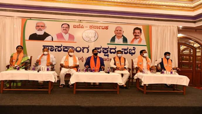 कर्नाटक में 29 मंत्रियों ने ली शपथ, न येदियुरप्पा के बेटे को जगह न कोई डिप्टी सीएम