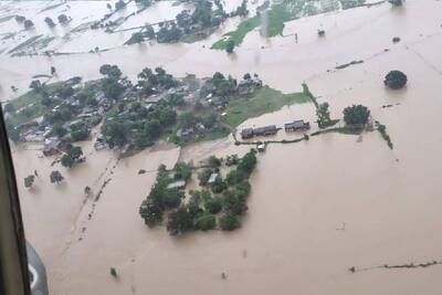 MP में बारिश से तबाही: 350 गांव जलमग्न..रेलवे ट्रैक-अस्पताल सब डूबे..हेलीकॉप्टर लेकर पहुंची सेना