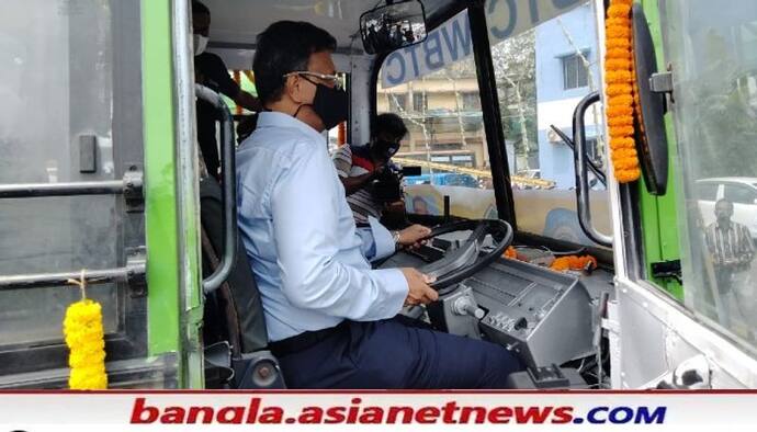 CNG Bus: শহরে প্রথম গ্যাসচালিত বাসের যাত্রা শুরু, নিজেই বাস চালালেন ফিরহাদ