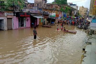 वाराणसी में बाढ़ से हाहाकार: 50 से ज्यादा गांव हुए खाली, PM मोदी ने SDM से बात कर लिया हालात का जायजा