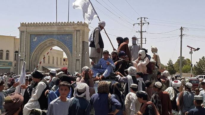 Afghanistan में युद्ध: तालिबान ने मजारे शरीफ पर किया हमला; तेजी से काबुल की ओर बढ़ रहे लड़ाके