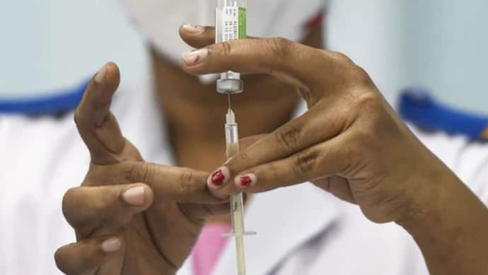 Covid 19: भारत में वैक्सीनेशन का आंकड़ा रिकॉर्ड 53 करोड़ के पार, एक दिन में लगीं 63 लाख से अधिक वैक्सीन