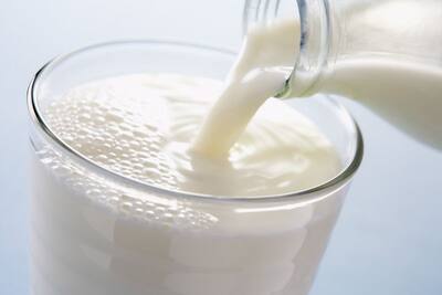 दूध के साथ इन चीजों का नहीं करना चाहिए सेवन, पूरे शरीर में हो सकता है Body Function