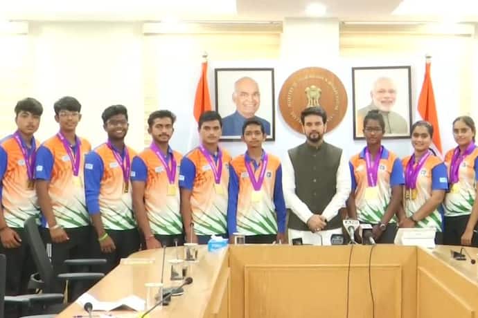 विश्व युवा तीरंदाजी चैंपियनशिप के विजेताओं से मिले खेल मंत्री, पदक जीतने पर दी बधाई