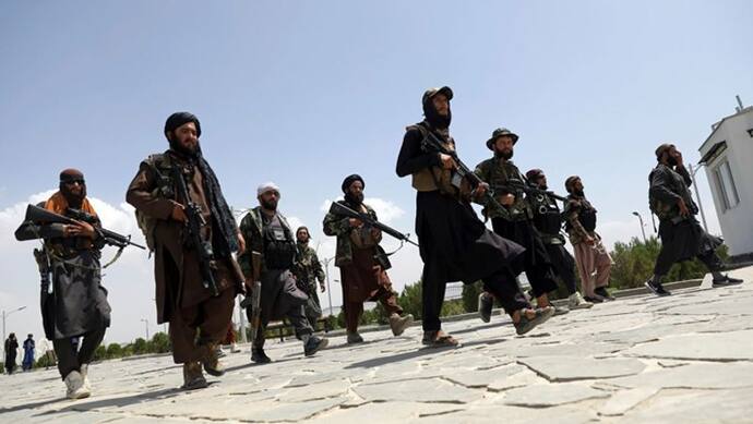 Taliban सोशल मीडिया के जरिए कर सकता है लोगों को टारगेट, बचाने के लिए Facebook और Twitter ने की अनोखी पहल