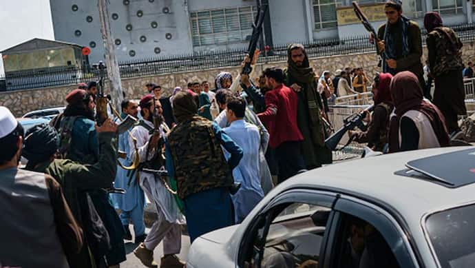 काबुल छोड़ने का इंतजार कर रहे भारतीय सुरक्षित, मीडिया रिपोर्ट्स के मुताबिक, उन्हें दोपहर का खाना भी दिया गया