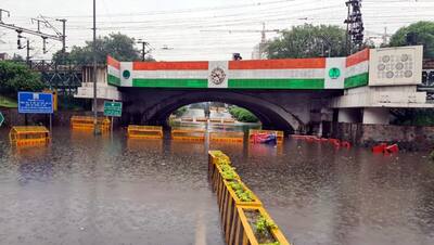 दिल्ली में भयानक जलसैलाब: एक दिन की बारिश ने तोड़े 60 साल के रिकॉर्ड, घर-गली बन गए स्विमिंग पूल..