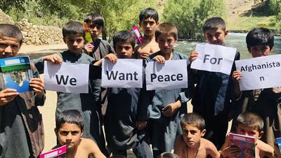 ये युद्ध नहीं आसां: Taliban से शांति की 'भीख' मांगते अफगानी बच्चे, हमें जीने दो-पढ़ने दो, Emotional pictures