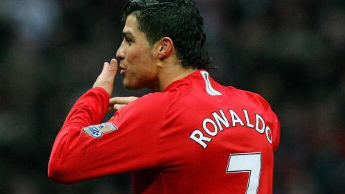 Football Fans miss CR7, Cristiano Ronaldo may not get number 7 jersey at Manchester United spb