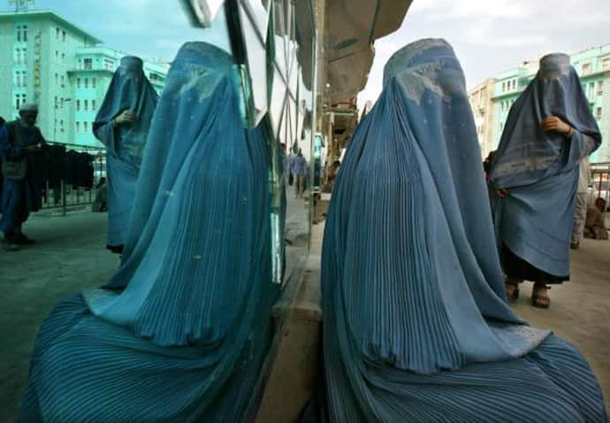 अफगानिस्तान की महिलाओं पर फिर तालिबानी शासन का कहर: अब देश-विदेश के एनजीओ को लेकर जारी किया यह फरमान