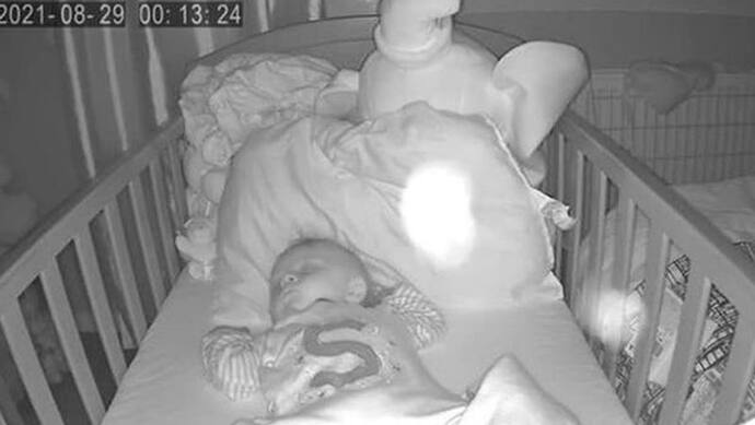इस बच्चे से मिलने के लिए आते हैं भूत, मां को भी नहीं पता था, लेकिन CCTV फुटेज देखा तो उड़ गए होश