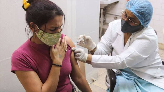 भारत में Vaccination का आंकड़ा 67.72 करोड़ के पार, मुंबई ने तोड़ा रिकॉर्ड, यहां लगे 1 करोड़ से अधिक डोज