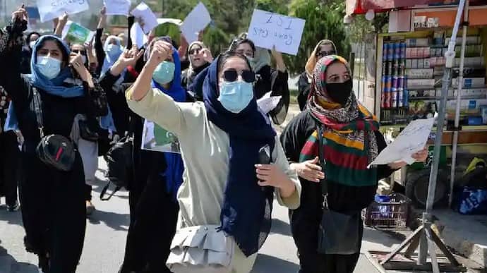 women protest against taliban restrictions