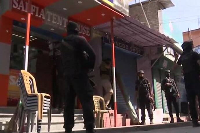 श्रीनगर में पुलिस की टीम पर आंतकी हमला, फायरिंग में एक पुलिसकर्मी शहीद