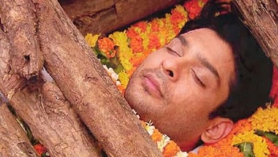 Sidharth Shukla के अंतिम संस्कार से ठीक पहले की तस्वीर? इसका सच जानकर पकड़ लेंगे सिर