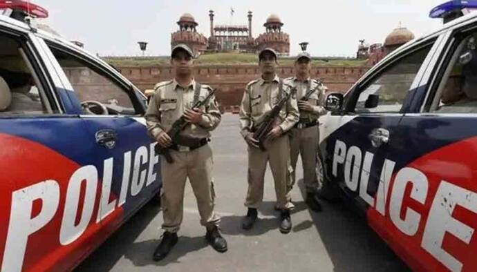 दिल्ली में Pakistan की साजिश का पर्दाफाश, दो Terrorist समेत बड़ी मात्रा में explosives & guns बरामद