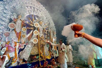 Durga Puja : ভুরিভোজ ছাড়া বাঙালির দুর্গাপুজো অসম্পূর্ণ পুজোয় বাঙালির সেরা পাঁচ পেটপুজো তালিকা