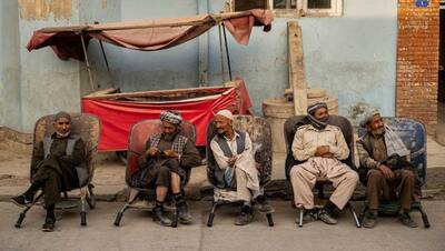 काम न धंधा-कहां जाए बंदा: अफगानिस्तान में Taliban की सरकार बनने के बाद जीना मुश्किल, देखें कुछ PHOTOS