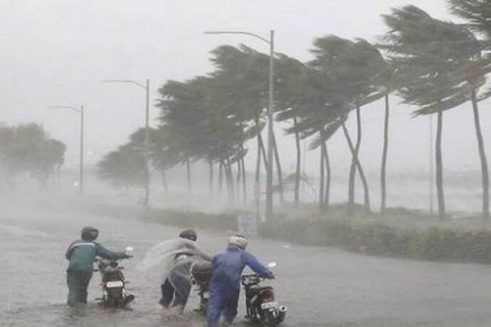 Cyclone Gulab Update: ল্যান্ডফল প্রক্রিয়া শেষ, একটুর জন্য বেঁচে গেল বাংলা