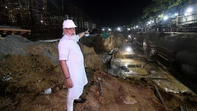 PHOTOS: जब अचानक सेंट्रल विस्टा प्रोजेक्ट साइट पर पहुंच गए PM मोदी; twitter पर पता है लोगों ने क्या पूछा?