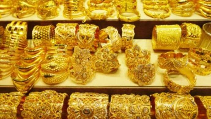 Gold Price Today- বিয়ের মরশুমের মধ্যেই আবারও পড়ল সোনার দাম, জেনে নিন কত হল আজ