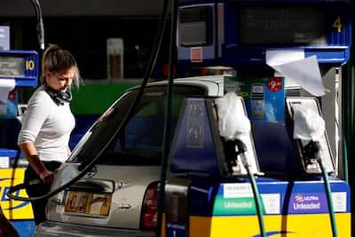Petrol-Diesel Price Today: लगातार दूसरे दिन फ्यूल की कीमतों पर मिली राहत, देखें पेट्रोल,डीजल CNG के रेट