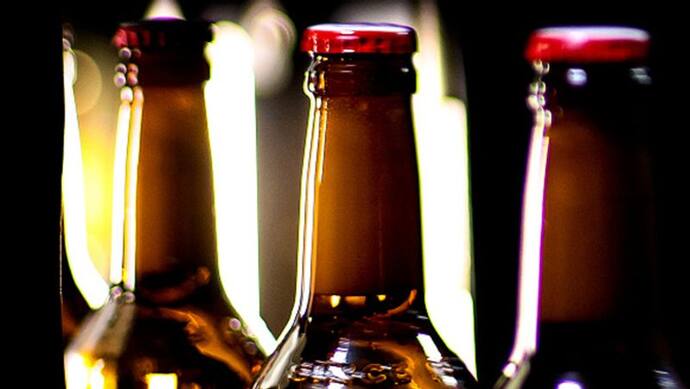Beer Bottles: বিয়ারের বোতলের রং শুধু বাদামি বা সবুজ হয়, কেন জানেন