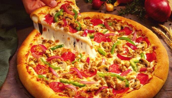 Pizza Recipe: ময়দার জন্য পিৎজার থেকে দূরত্ব, এইভাবে বানিয়ে খেলে অভিমান ভাঙতে বাধ্য