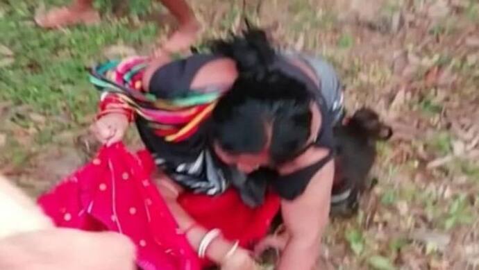 नवरात्रि में क्रूरता: महिला को निर्वस्त्र कर पीटा, लात-घूंसे बरसाए और भी बहुत कुछ..लोग देखते रहे तमाशा