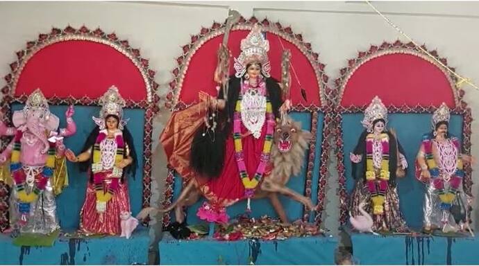 Durga Puja- দশমীর দিনই দুর্গাপুজো শুরু হয় রায়গঞ্জের খাদিমপুরে